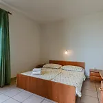 Fuer 22 Personen Mit Pool Appartamento Ražanac