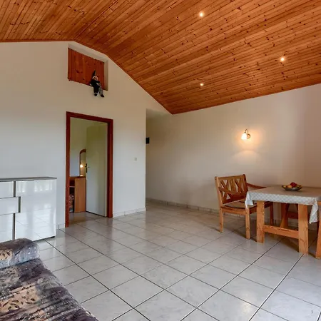شقة Fuer 22 Personen Mit Pool