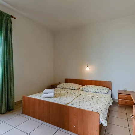 Fuer 22 Personen Mit Pool شقة Ražanac