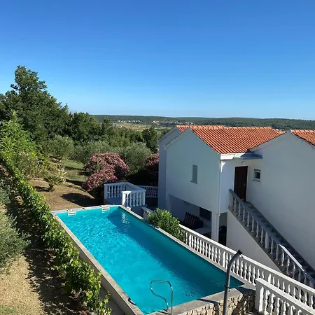 شقة Fuer 22 Personen Mit Pool