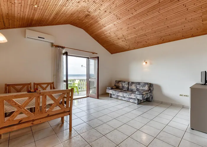 Apartman Fuer 22 Personen Mit Pool Razanac