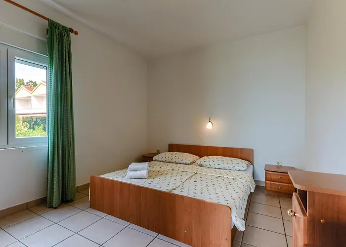 Fuer 22 Personen Mit Pool Apartman Razanac