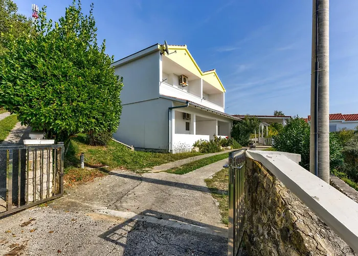 Apartman Fuer 22 Personen Mit Pool Razanac